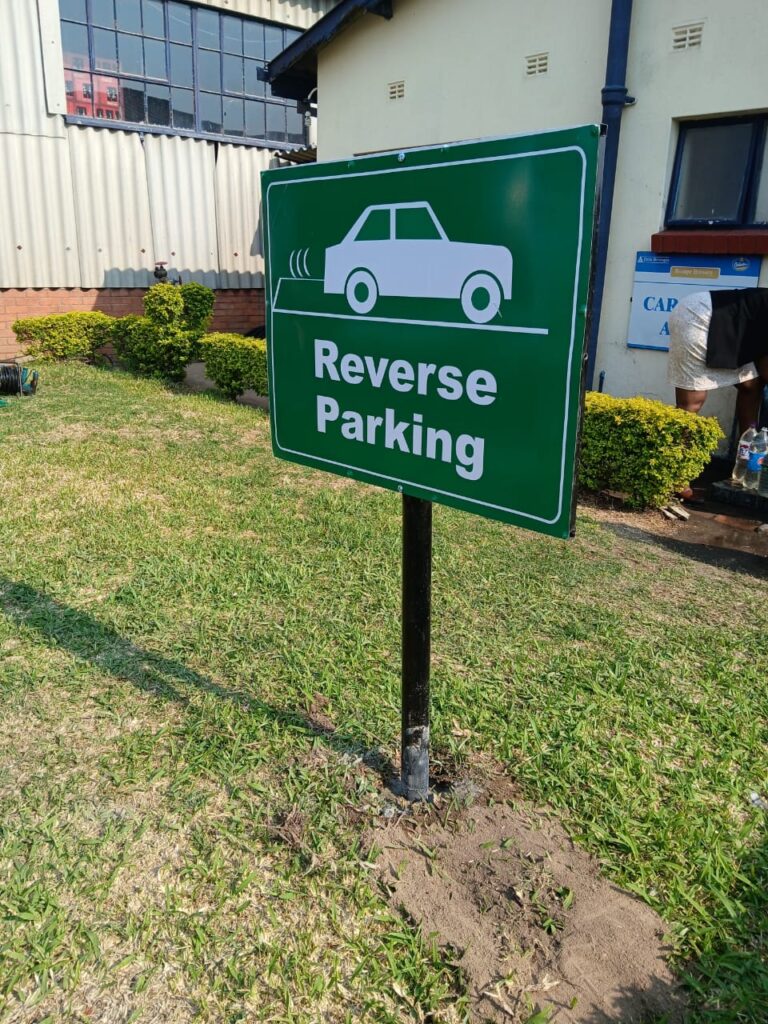 Reverse parking safety sign